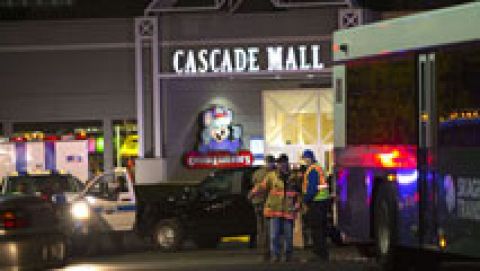 Cuatro mujeres muertas y un hombre herido en un tiroteo en un centro comercial en EE.UU.