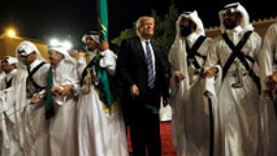 Trump pone 10.000 km. de distancia con sus problemas Trump pone 10.000 km. de distancia con sus problemas domésticos