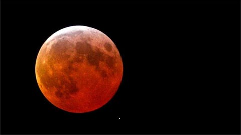 como se ve la luna roja hoy