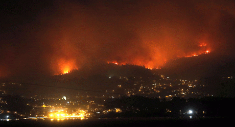 El fuego cerca la ciudad de Vigo
