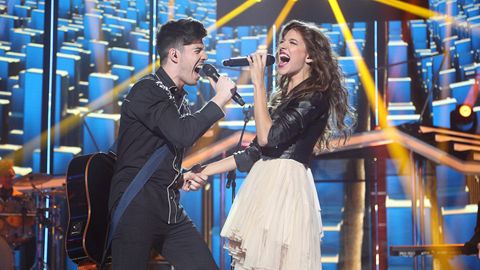 Ana Guerra y Roi cantan 'There's nothing holdin'me back'