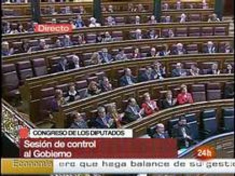 Rajoy: "Cese a su equipo económico"