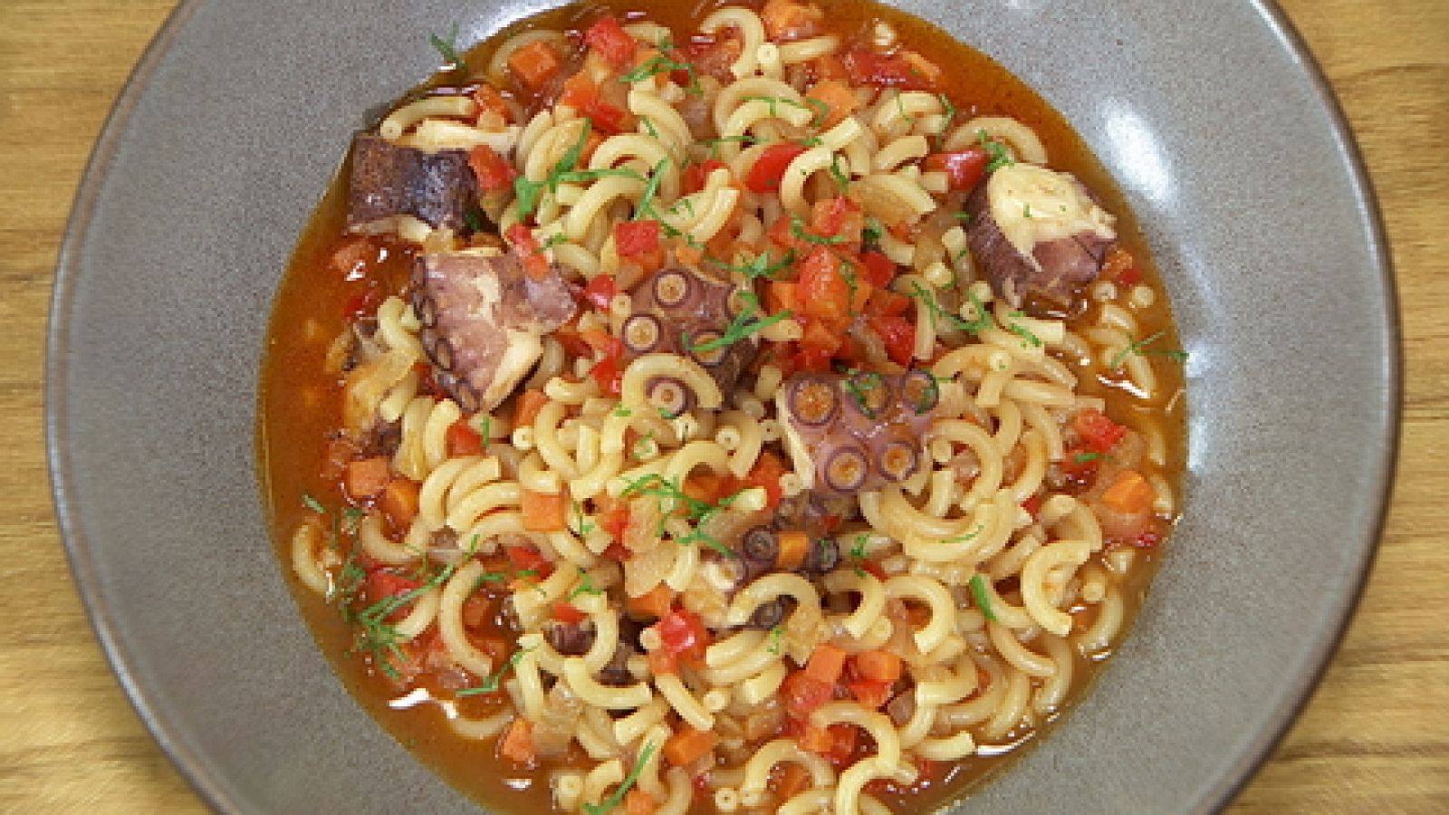 Receta de fideos con pulpo1600 x 900