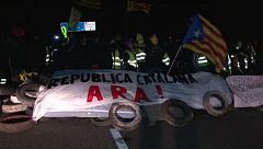 Manifestantes independentistas cortan la autopista AP-7 en Figueres y la Diagonal en Barcelona