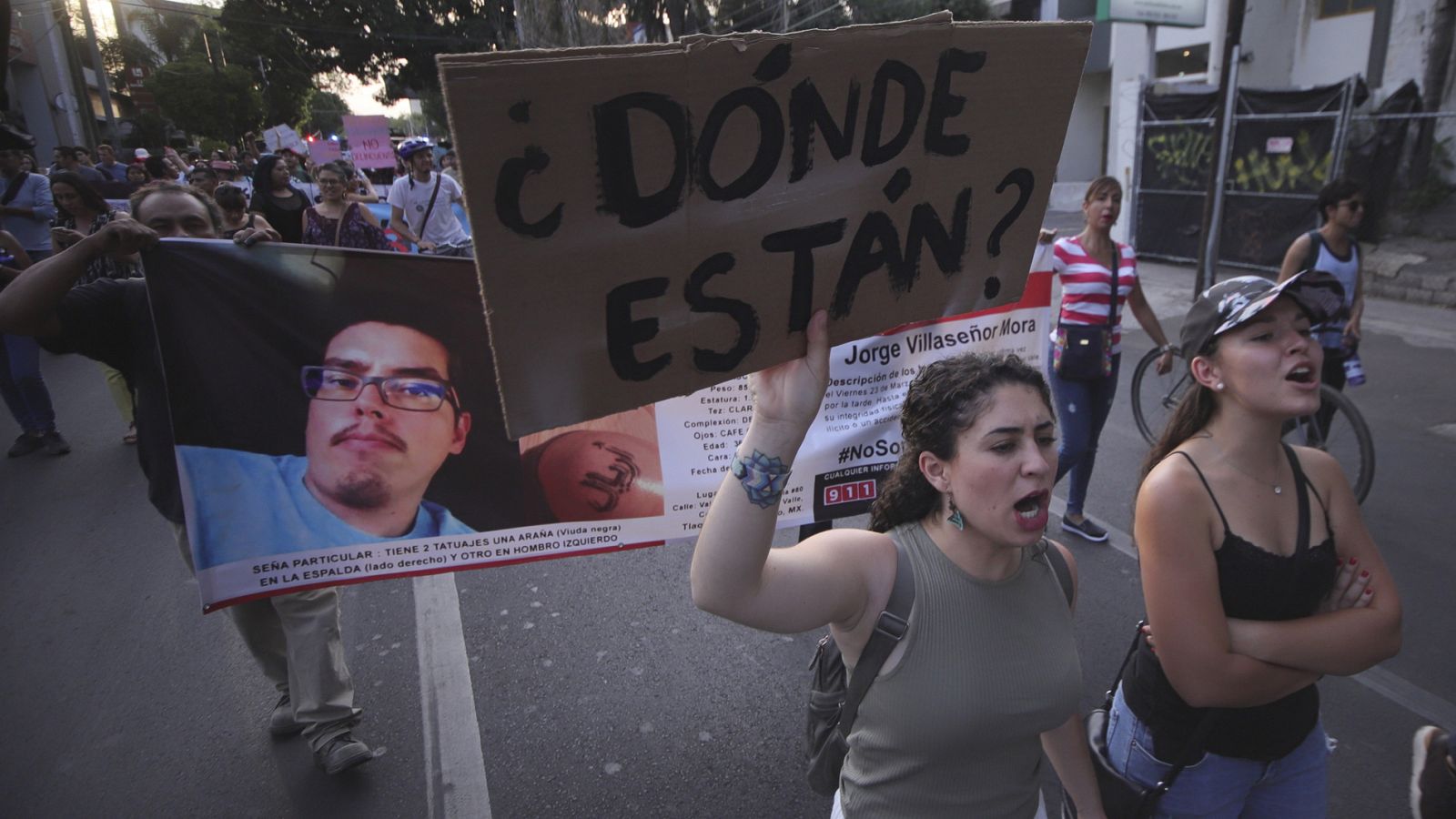 Asesinan y disuelven con ácido a tres estudiantes en México al confundirlos con narcotraficantes