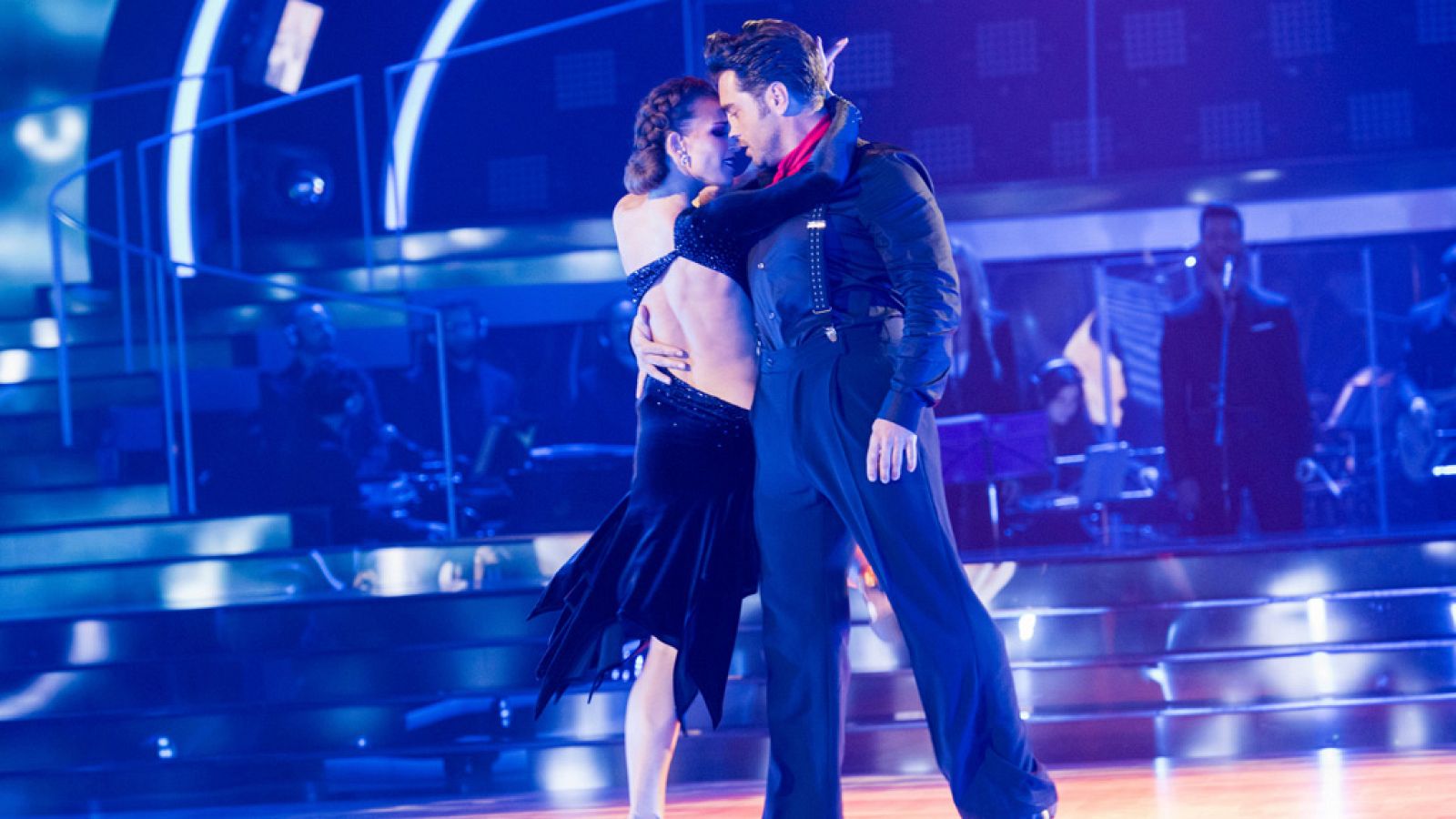 Bailando con las estrellas - David Bustamante y Yana bailan "Set fire to the rain"