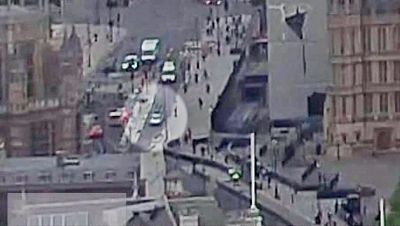 Impacto de un vehículo sospechoso de terrorismo contra las barreras protectoras del Parlamento británico Impacto de un vehículo sospechoso de terrorismo contra las barreras protectoras del Parlamento británico