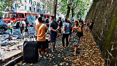 Cientos de personas siguen fuera de sus casas tras el derrumbe de un viaducto en Génova Cientos de personas siguen fuera de sus casas tras el derrumbe de un viaducto en Génova