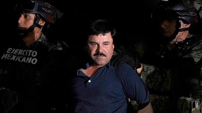 El Chapo Guzmán se sienta en un tribunal de Nueva York acusado de narcotráfico El Chapo Guzmán se sienta en un tribunal de Nueva York acusado de narcotráfico