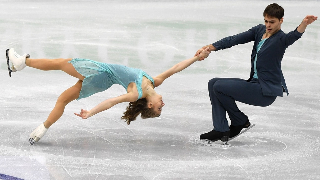 pareja de alto patinaje artistico