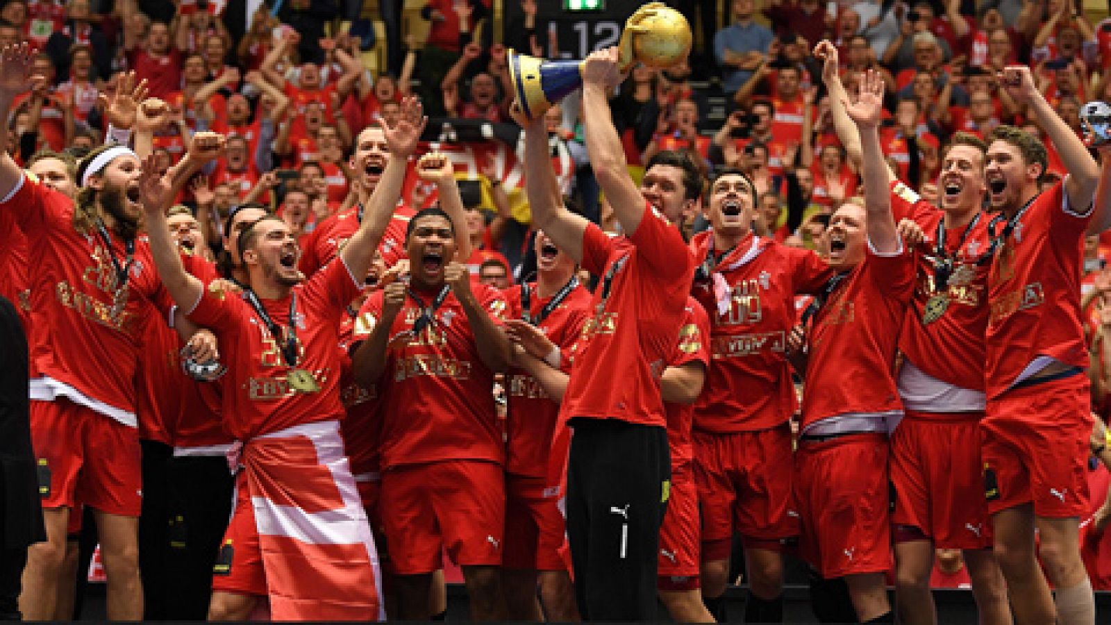 La selección danesa ha conquistado su primer mundial de balonmano al derrotar con claridad a Noruega por 31-22.