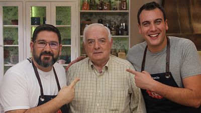 Hacer de comer - Setas con patatas y salmonetes al horno - ver ahora