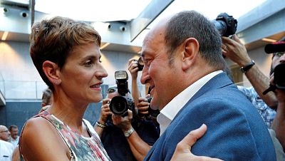 Chivite promete trabajo y diálogo y Navarra Suma habla de "traición a la democracia" Chivite promete trabajo y diálogo y Navarra Suma habla de "traición a la democracia"