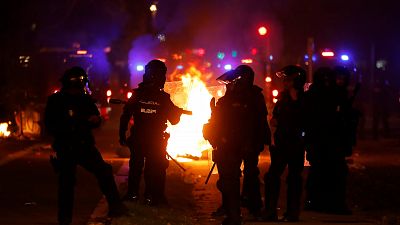 Los radicales queman coches y contenedores en el centro de Barcelona Los radicales queman coches y contenedores en el centro de Barcelona