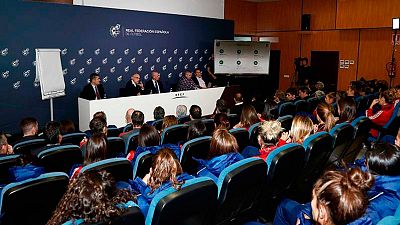 La RFEF trata de desbloquear la huelga del f�tbol femenino con una oferta de m�s de un mill�n de euros