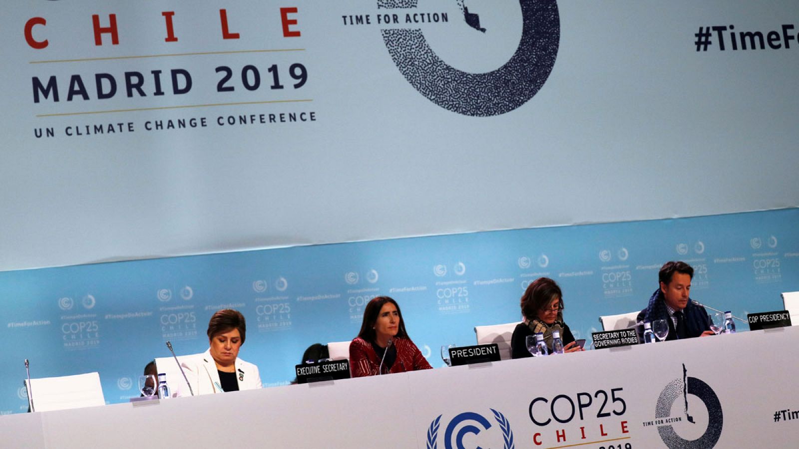 Los países negocian contra reloj un acuerdo en la Cumbre del Clima con discrepancias entre las partes Los países negocian contra reloj un acuerdo en la Cumbre del Clima con discrepancias entre las partes