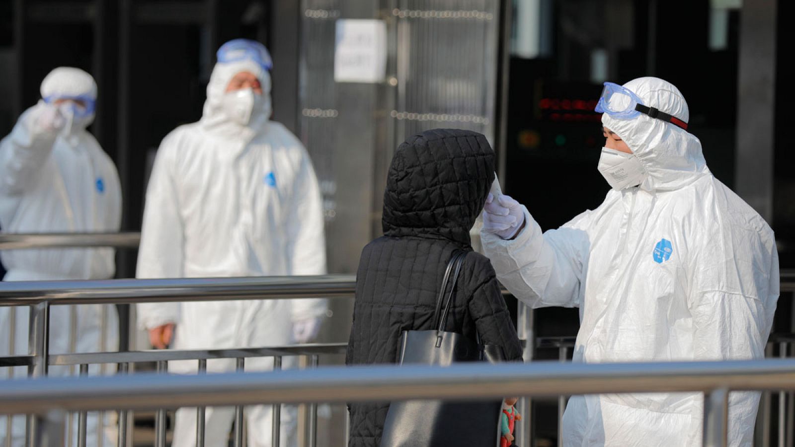 Resultado de imagen para China envía casi 600 médicos a Wuhan para apoyar en la lucha contra el coronavirus