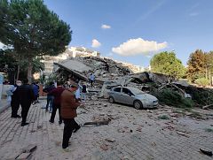 Un terremoto de magnitud 7 deja al menos 4 muertos y más de un centenar de heridos en Turquía
