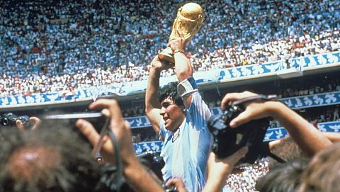 El mundo del fútbol se rinde a Maradona en su 60º cumpleaños