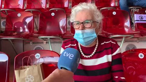Manuela, a sus 95 años, cumple su sueño de ver jugar a Rafa Nadal