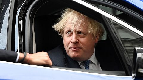 Acusan a Boris Johnson de organizar fiestas durante el confinamiento