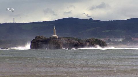 Intervalos de viento fuerte en litorales del norte, Baleares y Alborán, así como rachas muy fuertes en zonas de montaña