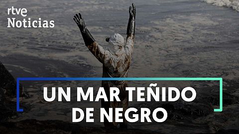 Playas negras y aves muertas en Perú tras el derrame de petróleo