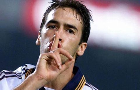 Raúl silencia al Camp Nou