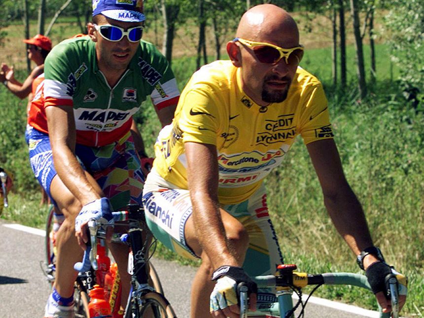 Pantani, de amarillo en los Campos El&iacute;seos (1998)