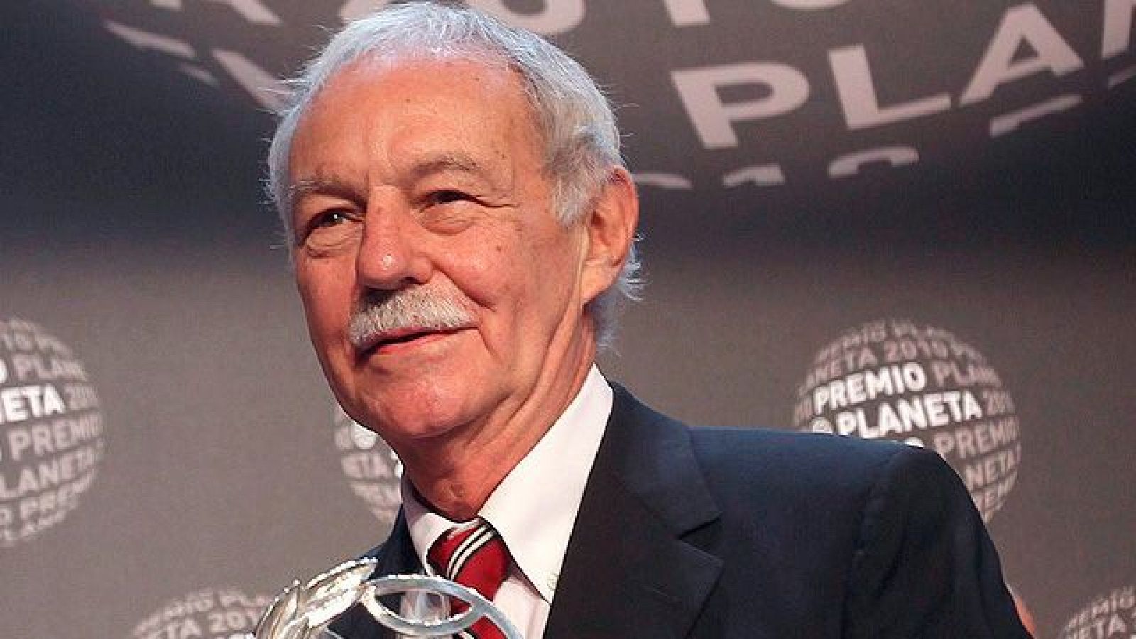 Eduardo Mendoza Eduardo Mendoza