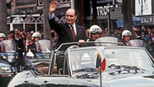  - El candidato socialista, François Mitterrand, gana en 1981 al presidente Valery Giscard, que le venció por escaso margen en 1974, convirtiéndose en el primer y hasta ahora único presidente de izquierdas de la Quinta República.