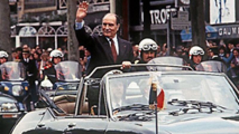 El candidato socialista, François Mitterrand, gana en 1981 al presidente Valery Giscard, que le venció por escaso margen en 1974, convirtiéndose en el primer y hasta ahora único presidente de izquierdas de la Quinta República.