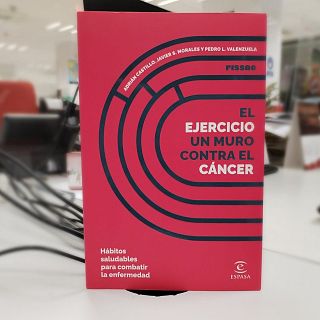 Un libro que sit�a al deporte como aliado contra el c�ncer