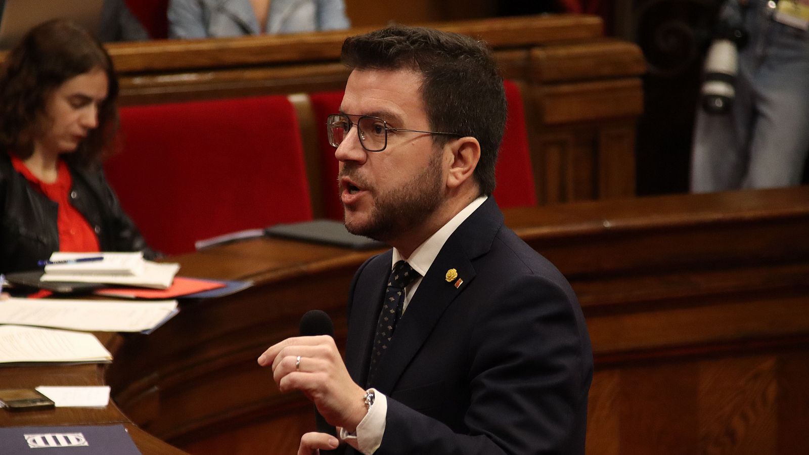 Aragonès s'enganxa amb Junts al Parlament per la sequera