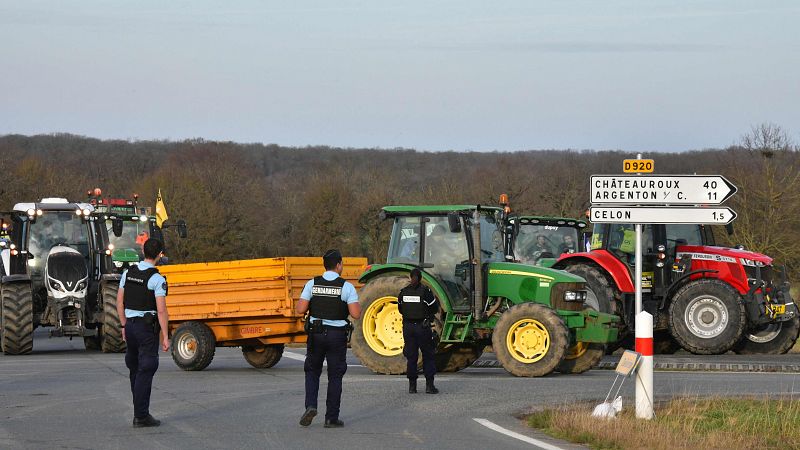 Crónica internacional - El gobierno francés presenta medidas complementarias a la propuesta inicial a los agricultores - Escuchar ahora