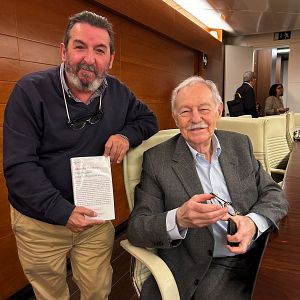 Biblioteca pública - Eduardo Mendoza, Tres enigmas para la Organización - Escuchar ahora