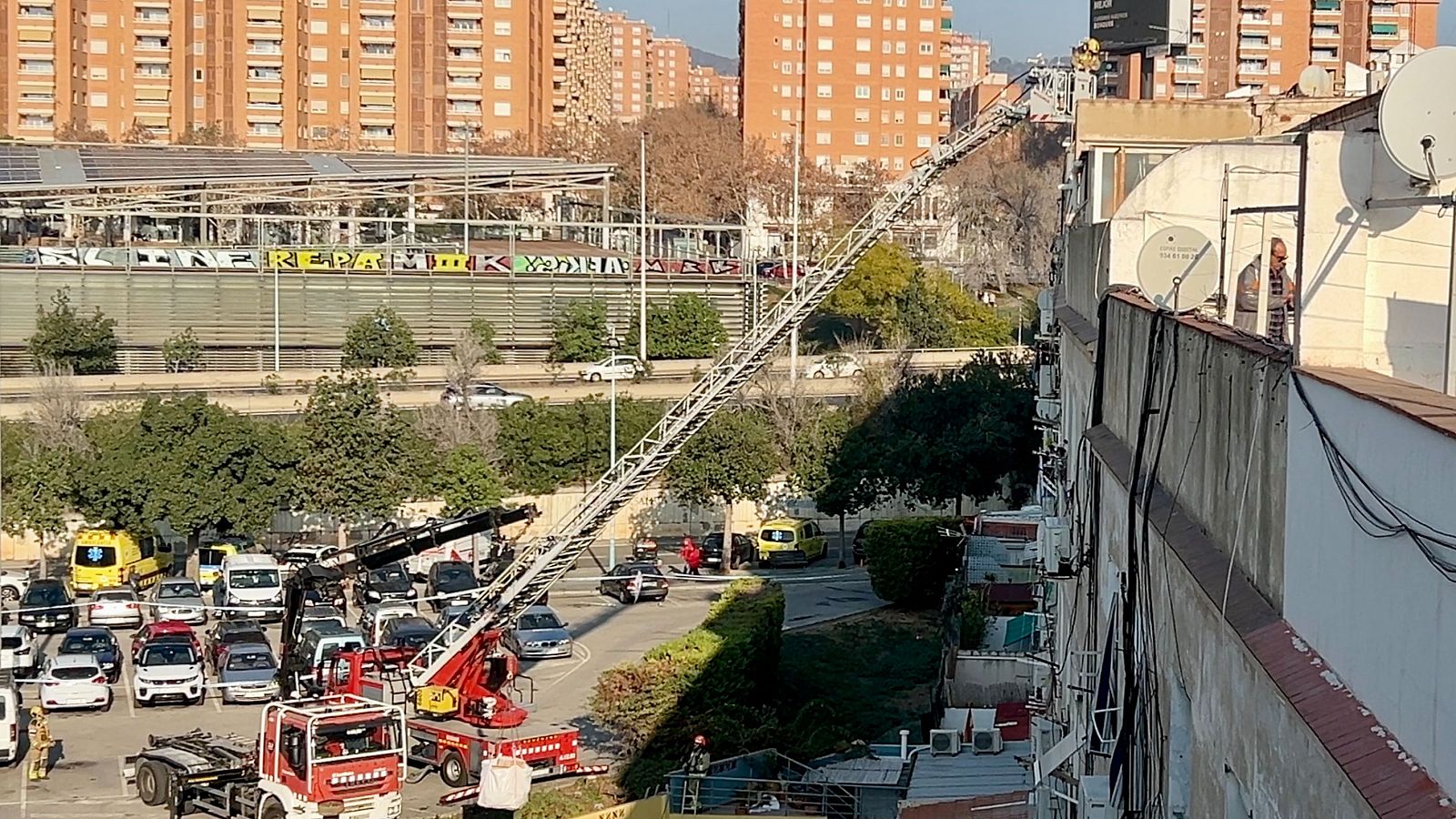 Tres víctimes mortals en l'edifici esfondrat a Badalona | Escoltar