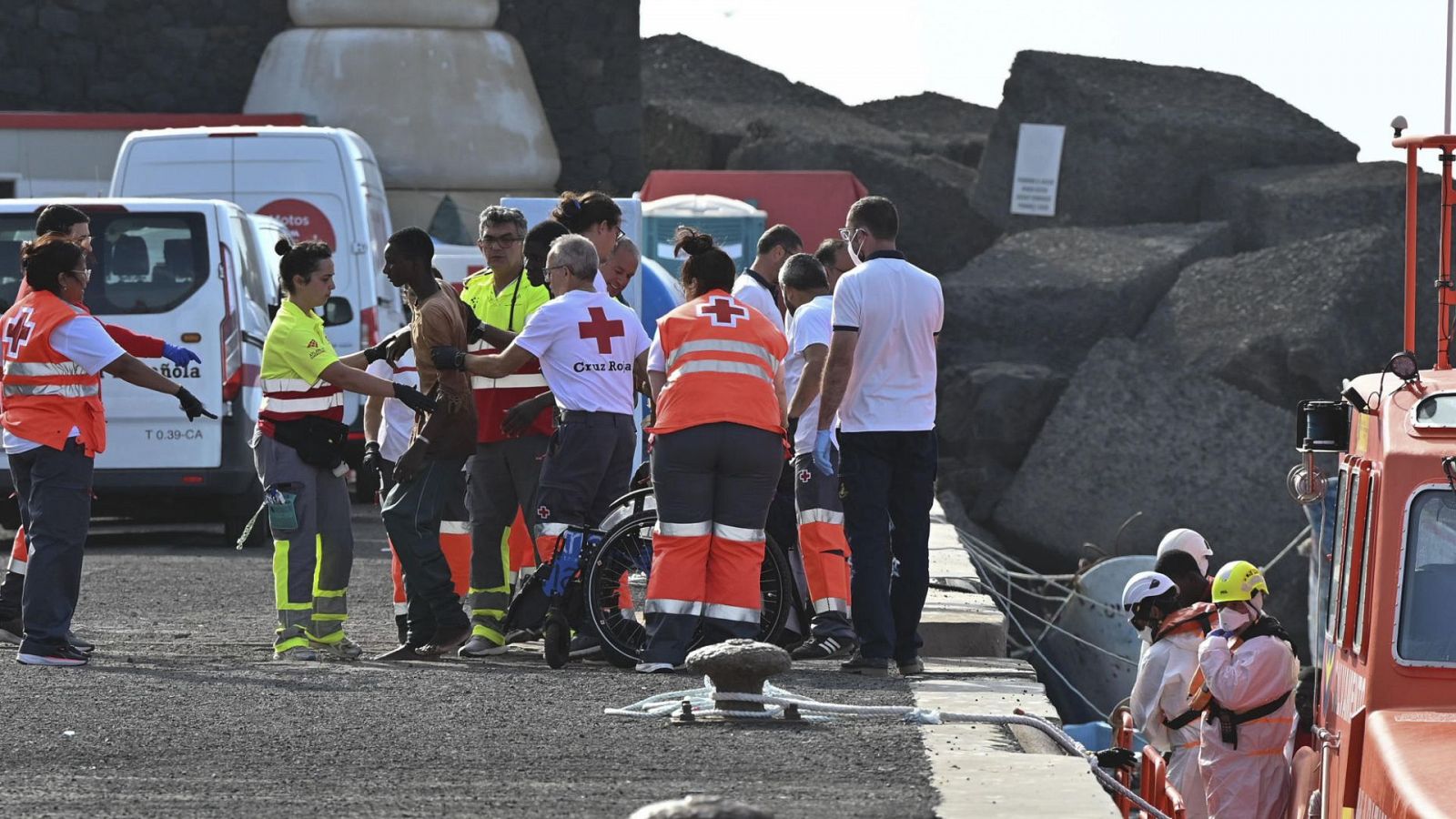 24 horas – El engranaje del sistema de acogida de migrantes en El Hierro - Escuchar ahora