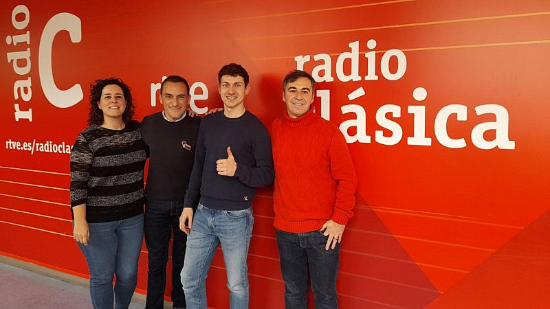 La hora azul - El vuelo nocturno de Thibaut Garc�a y F�licien Brut - 13/02/24 - escuchar ahora