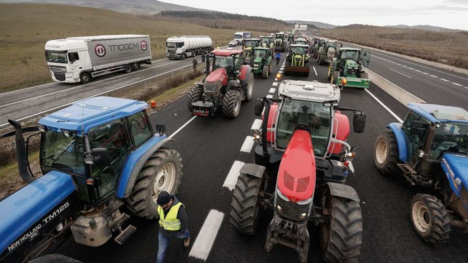 Apag Extremadura Asaja: "Las expectativas no son muchas" Las Mañanas de RNE - Agricultores extremeños, camino al Ministerio: "Las expectativas no son muchas" - Escuchar ahora