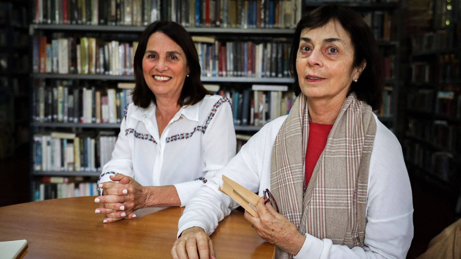 Claudia Pérez, una de las encargadas de la biblioteca