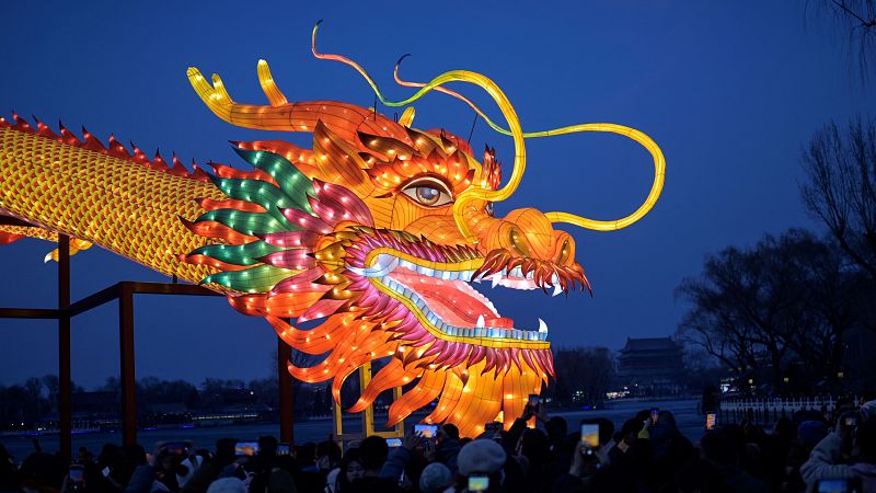 Cinco continentes - "El efecto dragón" en la natalidad china - Escuchar ahora