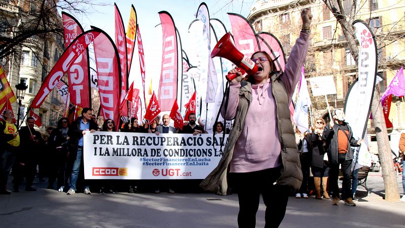 Manifestació dels treballadors de la banca a Barcelona per reclamar un augment de sou | Marga Esparza