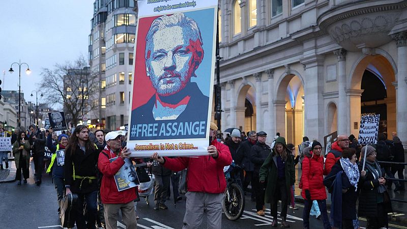 Las mañanas de RNE con Íñigo Alfonso - Marta Peirano: 'Ahora o nunca' para Julian Assange - Escuchar ahora