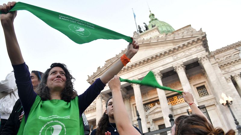 Reportajes 5 continentes - El derecho al aborto en Argentina, ante Milei - Escuchar ahora