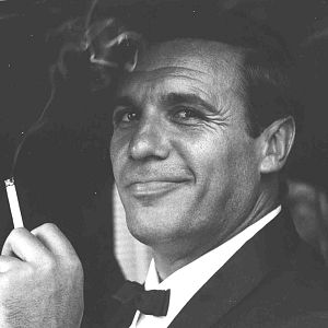 Memoria de delfín - Memoria de delfín - Houdini 3ª Hora: la gabardina, Paco Rabal y otras historias - Escuchar ahora