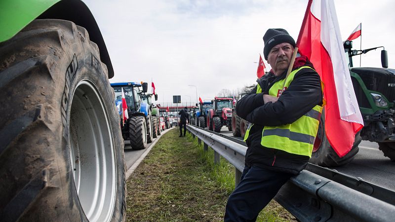Cinco Continentes - Bruselas juega al equilibrismo con Ucrania y los agricultores europeos - Escuchar ahora