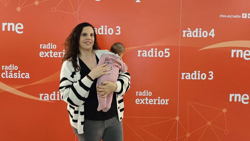 Por tres razones - Julia, madre a los 44. Los riesgos de una maternidad tardía - Escuchar ahora