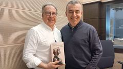 24 horas - Lorenzo Silva: "Cada semana encontraba docena de historias sobre los que podía hacer un relato"