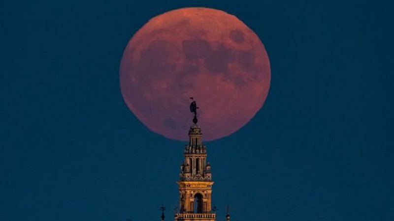 Pequea serenata nocturna - De la luna a Sevilla - 25/03/24 - escuchar ahora
